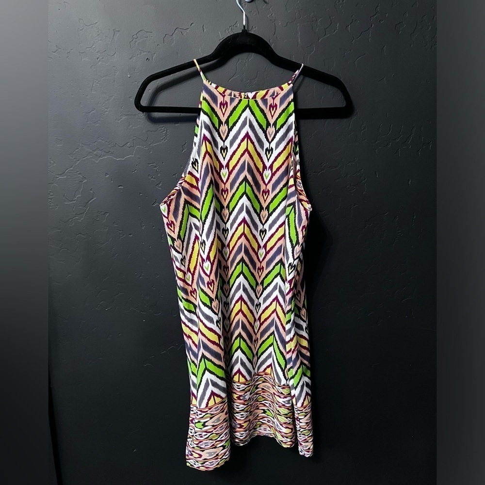 Meghan Los Angeles Geometric Spaghetti Strap Keyhole 
Neck Mini Dress Size: S